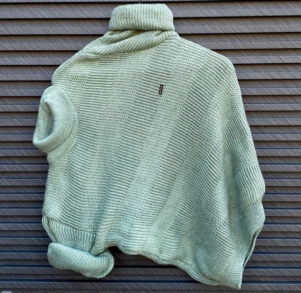 High neck with heavy knitting for men